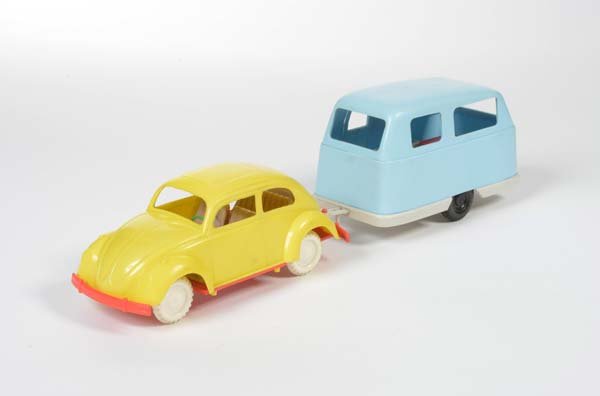 VW Kaefer mit Wohnwagen (1 of 1)