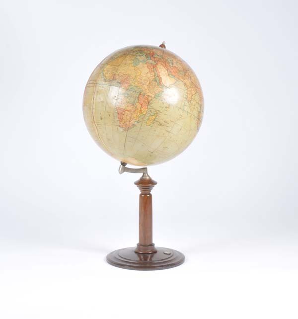 Globus mit Holzfuss +i ntegriertem Kompass: Blobe with wooden socle + integrated Compass, yellowed, several reparations, C 2-3