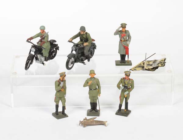 Lineol, 4 Soldaten, 2 Kradfahrer, 2 Fahnen (1 of 1)