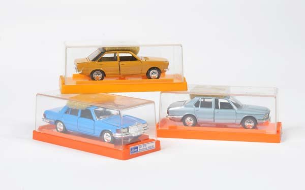 Schuco, Audi, BMW + Mercedes: Schuco, Audi + Mercedes, W.-Germany, 1.43, diecast, part. paint d. due to foam material, otherwise C 1