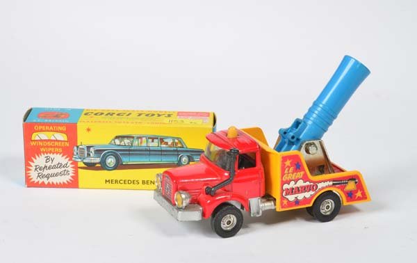 Corgi Toys, "Chipperfields Zirkus Berliet" + Leerkarton (1 of 1)