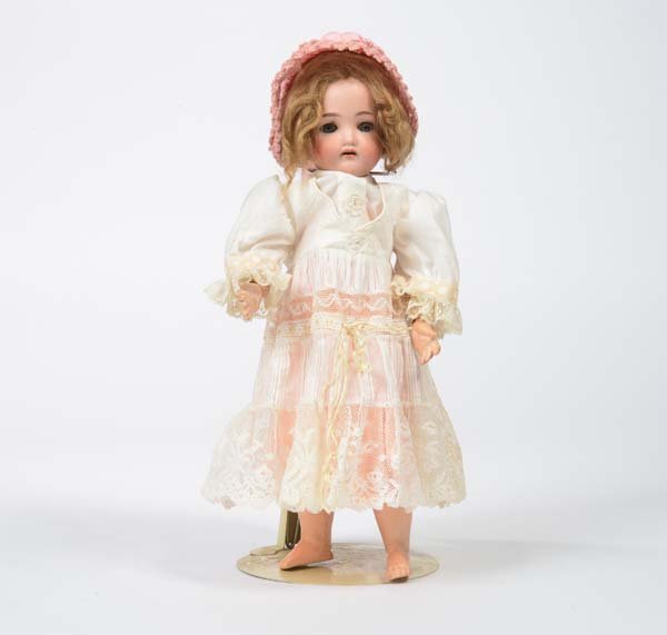 Puppe mit Biscuit Kurbel Kopf und Schlafaugen gemarkt (1 of 1)