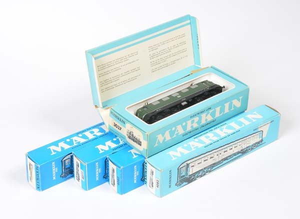 Marklin, Lok + 4 Waggons (1 of 1)