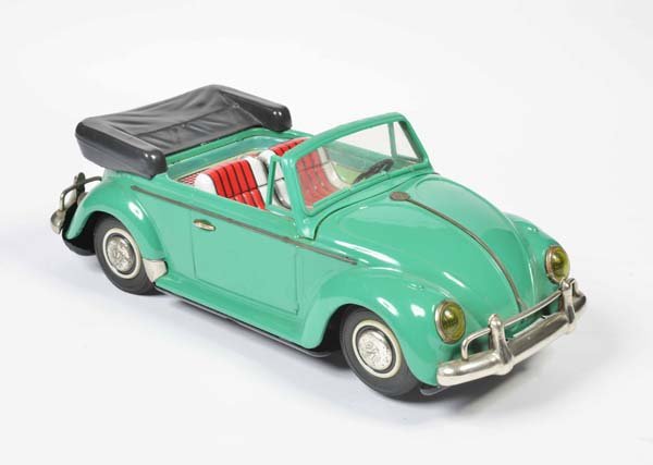 VW Kaefer Cabrio: VW Beetle Convertible, Japan, tin, bat. drive ok, min. paint d., C 1-2