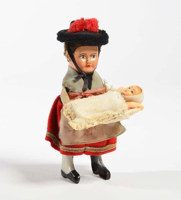 Schuco, Schwarzwaelderin mit Baby (1 of 1)