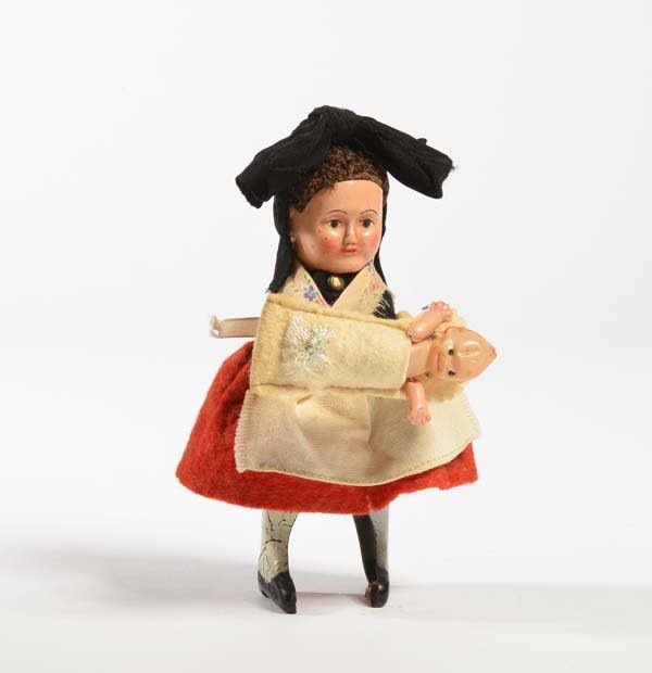 Schuco, Schwarzwaelderin mit Baby (1 of 1)