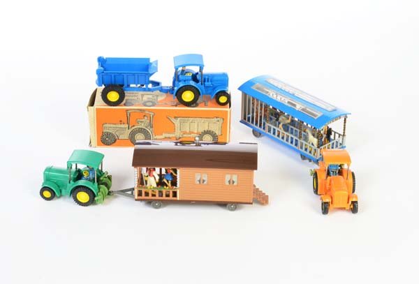 Siku, 3 Schlepper, Zirkus + Tierwagen (1 of 1)
