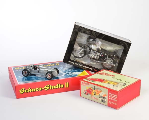 Schuco, Studio 2 Rennwagen + Garage mit 2 Autos + (1 of 1)