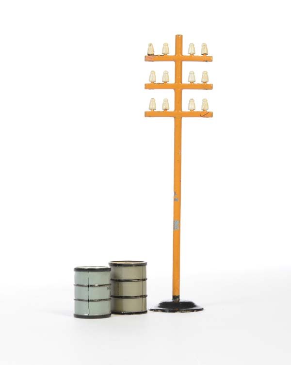 Marklin, Telegraphenmast + 2 Oelfaesser (1 of 1)