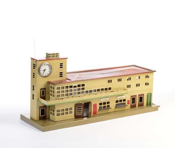Marklin, Bahnhof 2012 mit richtig gehender Uhr (1 of 1)