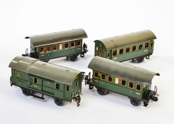 Marklin, 3 Personenwagen + 1 Packwagen (1 of 1)