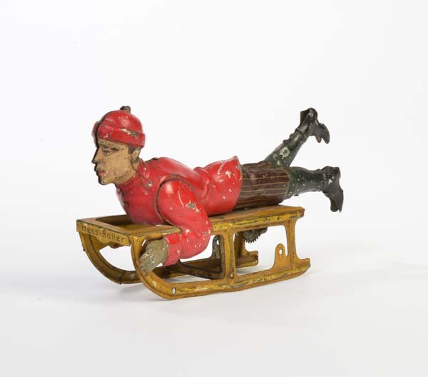 Hess, Junge auf Schlitten (1 of 1)