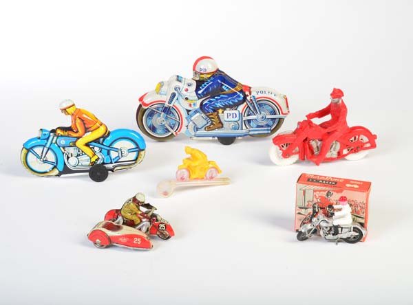 Huki u.a., 6 Motorraeder (1 of 1)