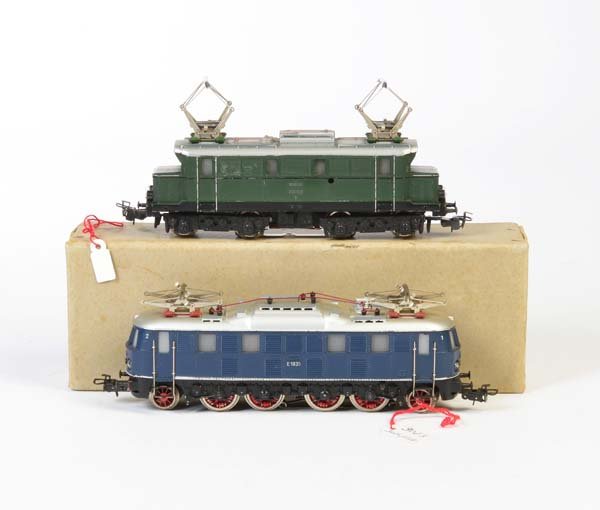 Marklin,, 2 Lokos 3011 SET 800 + 3023 E-18 (1 of 1)