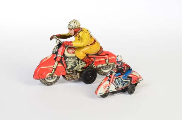 Huki, 2 Motorraeder (1 of 1)