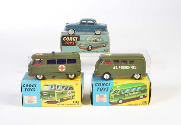 Corgi Toys, Commer Military Ambulance, VW Bus Armee (1 of 1)