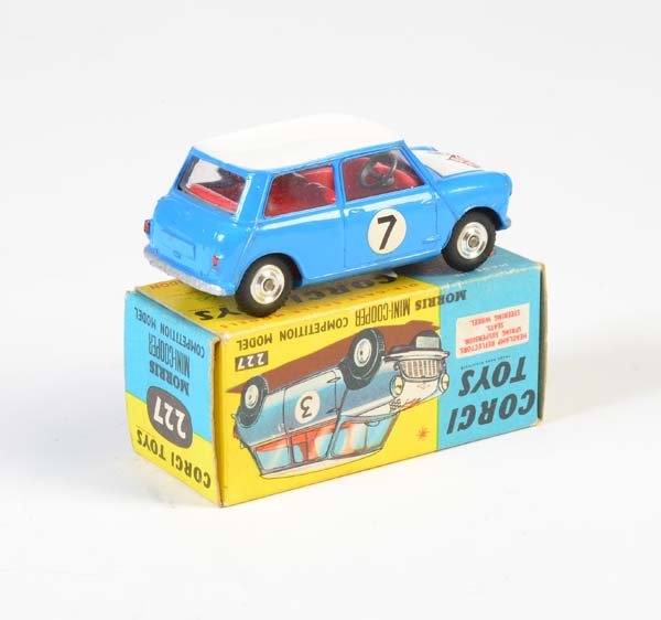 Corgi Toys, BMC Morris Mini Comp., blau/weiss + innen (1 of 1)