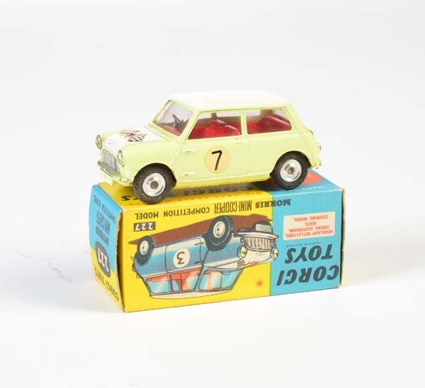 Corgi Toys, BMC Morris Mini Comp., gruen/weiss + innen (1 of 1)
