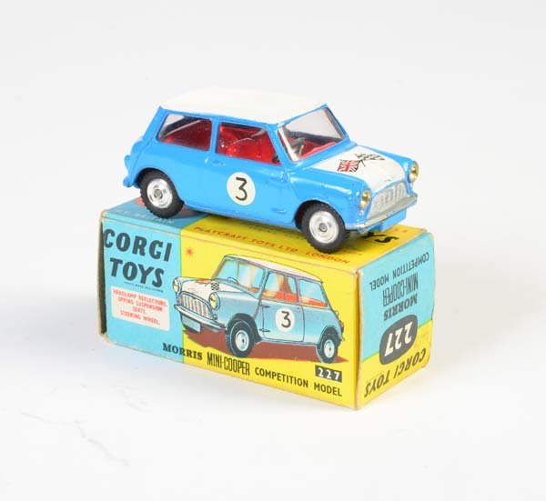 Corgi Toys, BMC Morris Mini Comp. blau/weiss + innen (1 of 1)