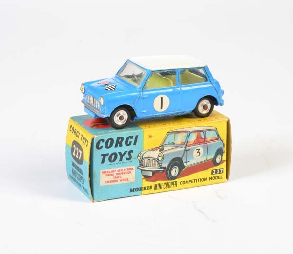 Corgi Toys, BMC Morris Mini Comp. blau/weiss + innen (1 of 1)