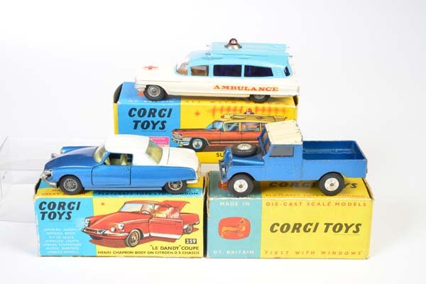 Corgi Toys, Land Rover 109 WB, Cadillac Super Ambulance (1 of 1)
