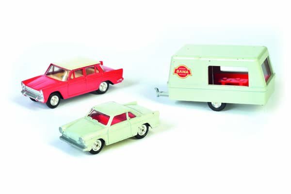 Gama, Fiat 1800 mit Wohnwagen + BMW 700 Coupe (1 of 1)