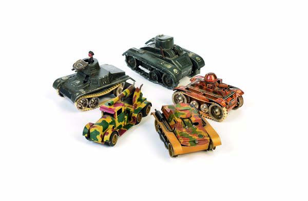 Gama u.a., 4 Panzer + Militaer LKW (1 of 1)