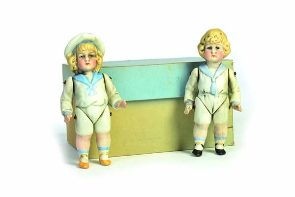 Porzellan Matrosenpaerchen: Sailor Couple out of Porcelain, stamped M14 on lower part of the box, C 1