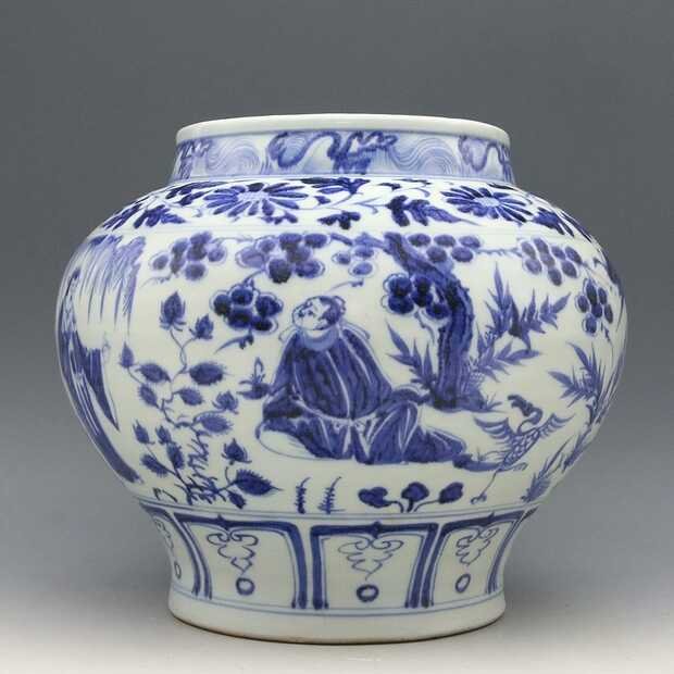 Large Chinese B/W porcelain Jar (1 of 6)
