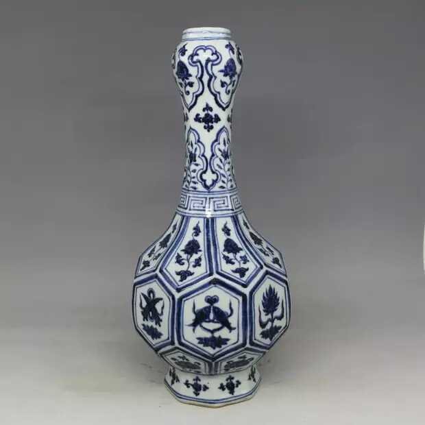 Ming dynasty style  B/W porcelain vase (1 of 4)