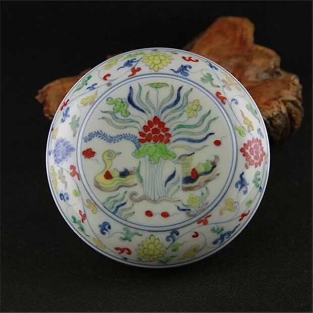 Chinese Multicolored porcelain covered box (1 of 3)