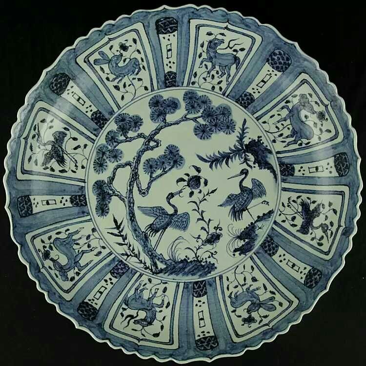 Very fine Ming dynasty B/W porcelain plate (1 of 3)