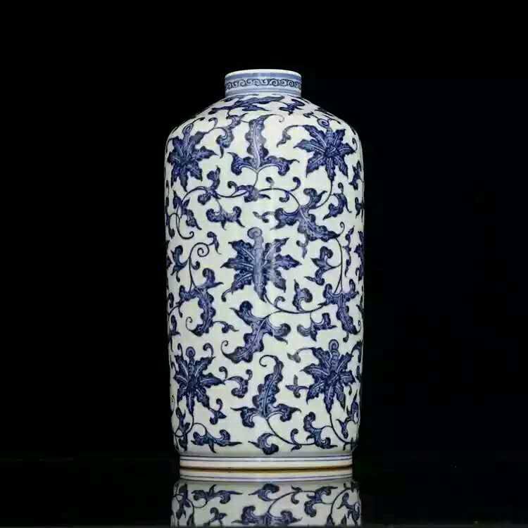 Marked Chinese B/W porcelain vase (1 of 4)