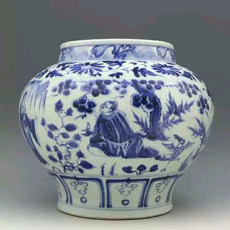Large Chinese B/W porcelain jar (1 of 4)