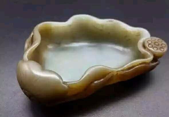 Vintage jade brush washer: Collection of Chinesejade brush washer W 5 in.