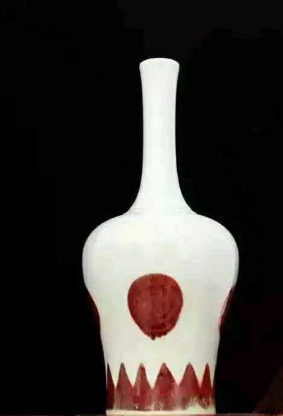 Kangxi period red undergalzed Porcelain vase (1 of 3)