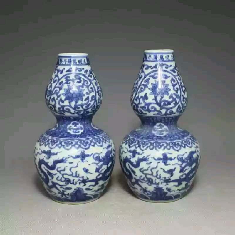Exceptional Chinese B/W porcelain double gourd vases (1 of 3)
