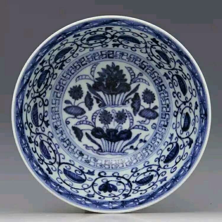 A B/W porcelain bowl: Ming dynasty style B/W porcelain bowl W 6 in.