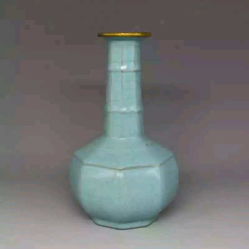 Rare Chinese Song dynasty porcelain vase (1 of 3)