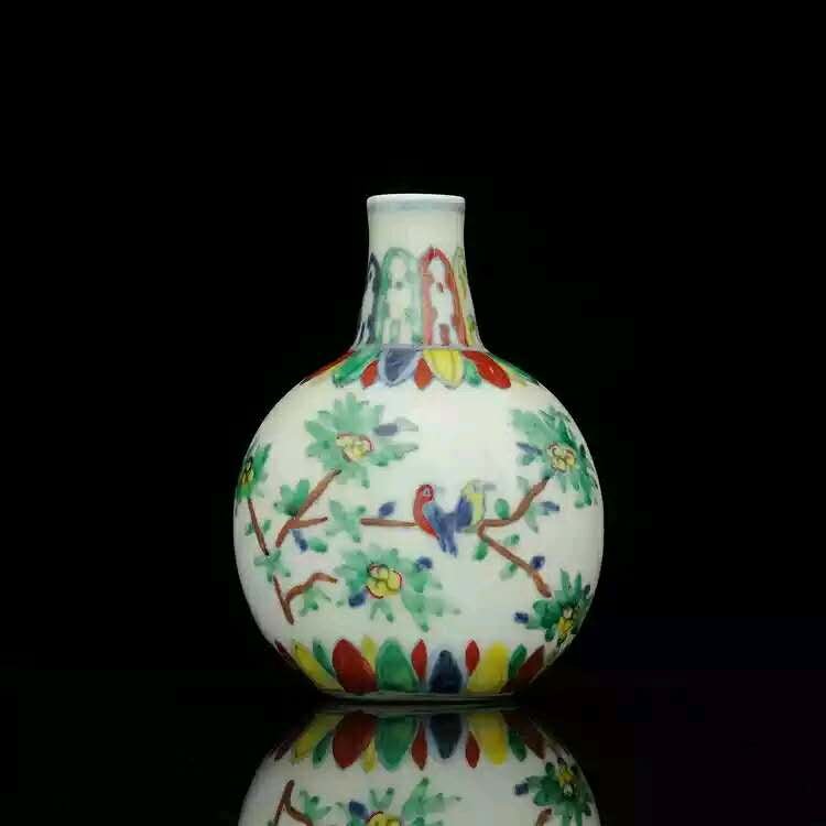 Ming dynasty style porcelain vase (1 of 4)