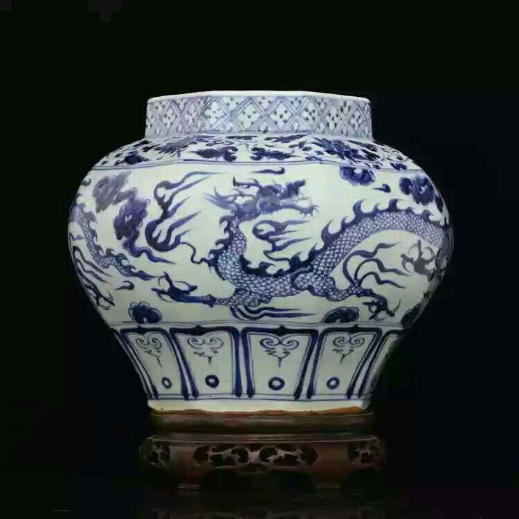 Excellent Chinese Yuan dynasty porcelain jar (1 of 5)