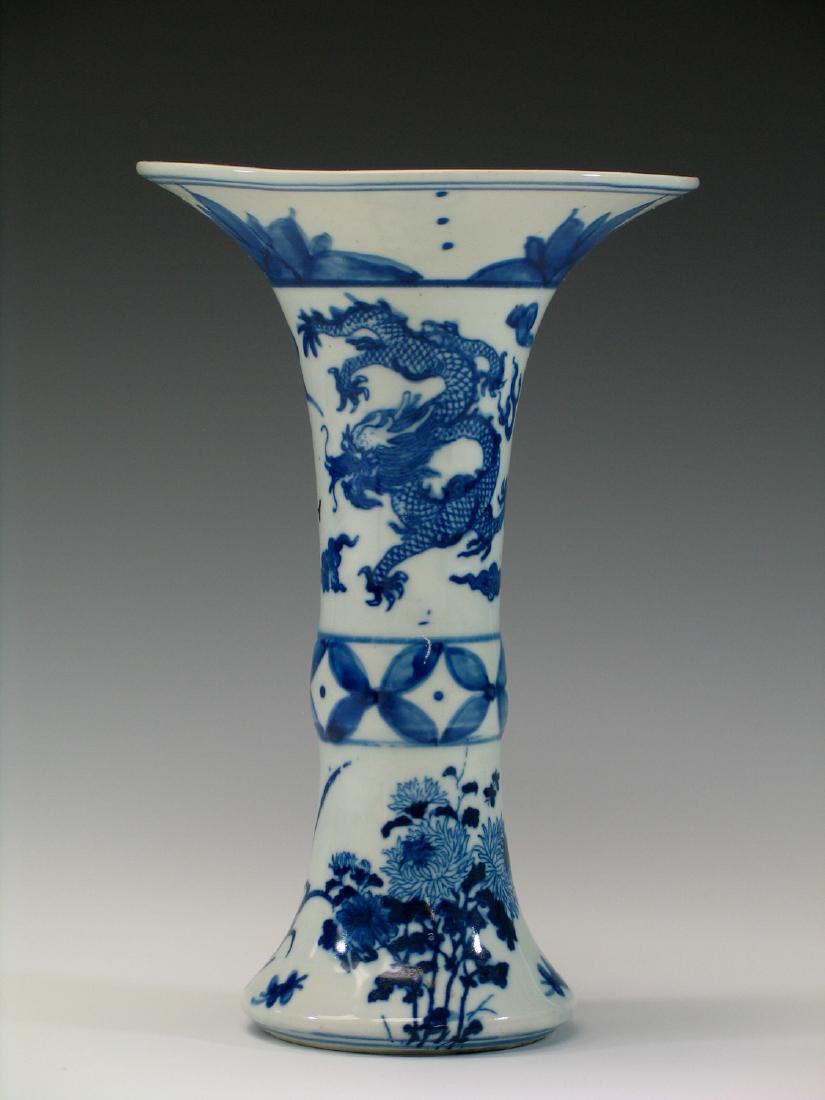 Chinese blue and white porcelain vase, Ming mark. (1 of 8)