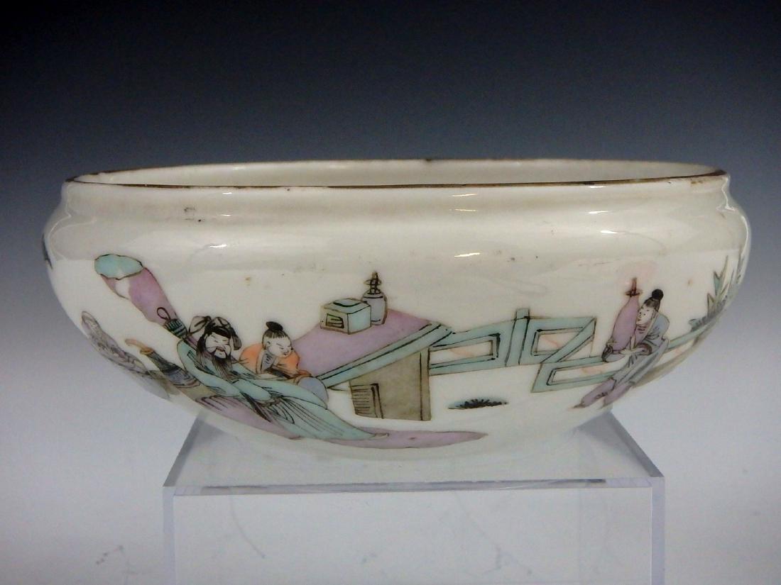 Chinese famille rose porcelain washer.: Chinese famille rose porcelain washer. Diameter 14 cm.