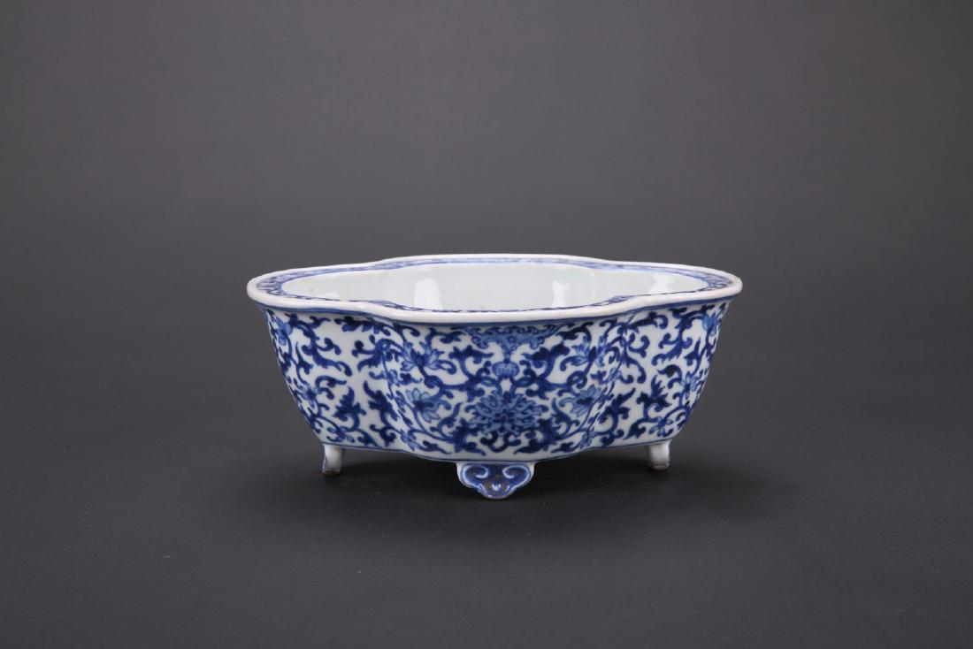 Chinese blue and white porcelain bulb dish, Qianlong (1 of 6)