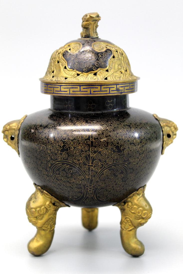 Chinese cloisonne incense burner.: Chinese cloisonne incense burner. Ht 20 cm.