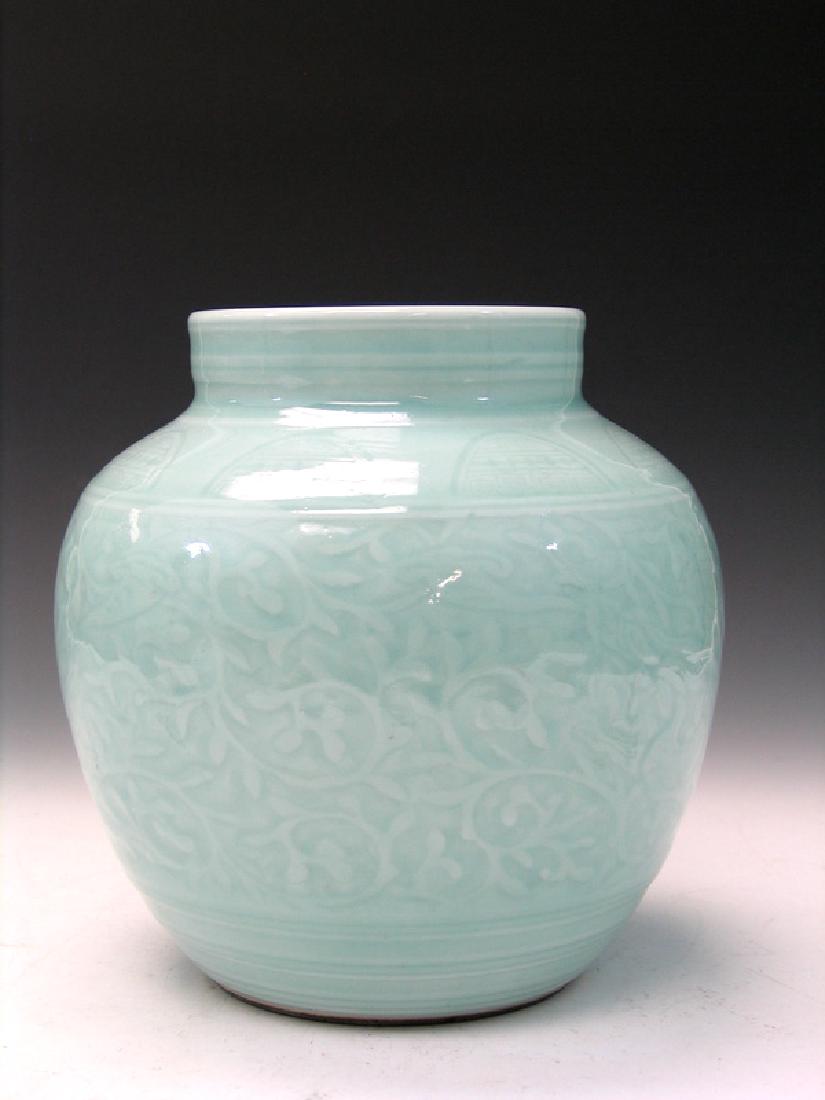 Chinese Celadon Porcelain Jar, Yongzheng Mark. (1 of 6)