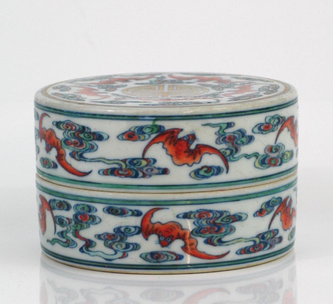 Chinese Docai porcelain box, Qianlong mark. (1 of 5)