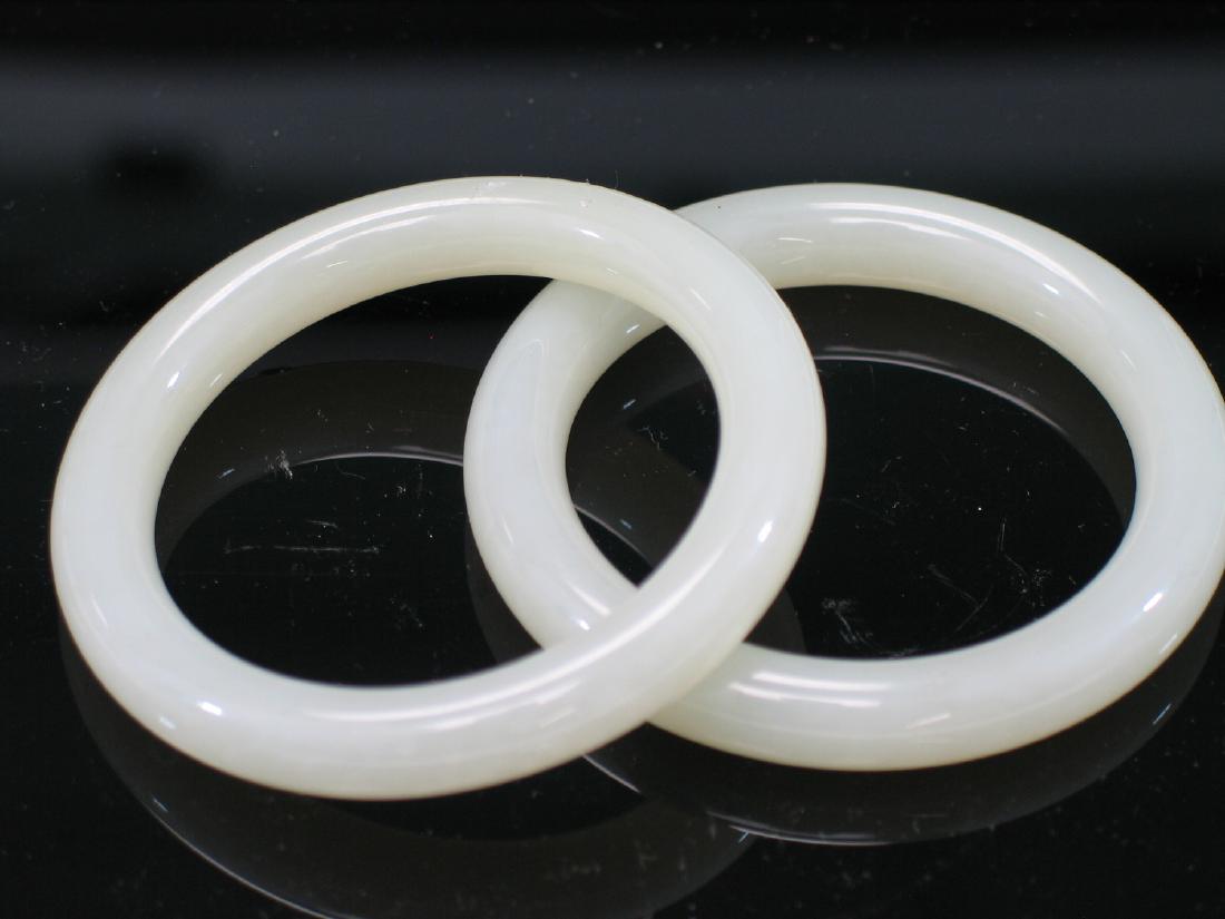 Pair of white jade bangles. (1 of 2)