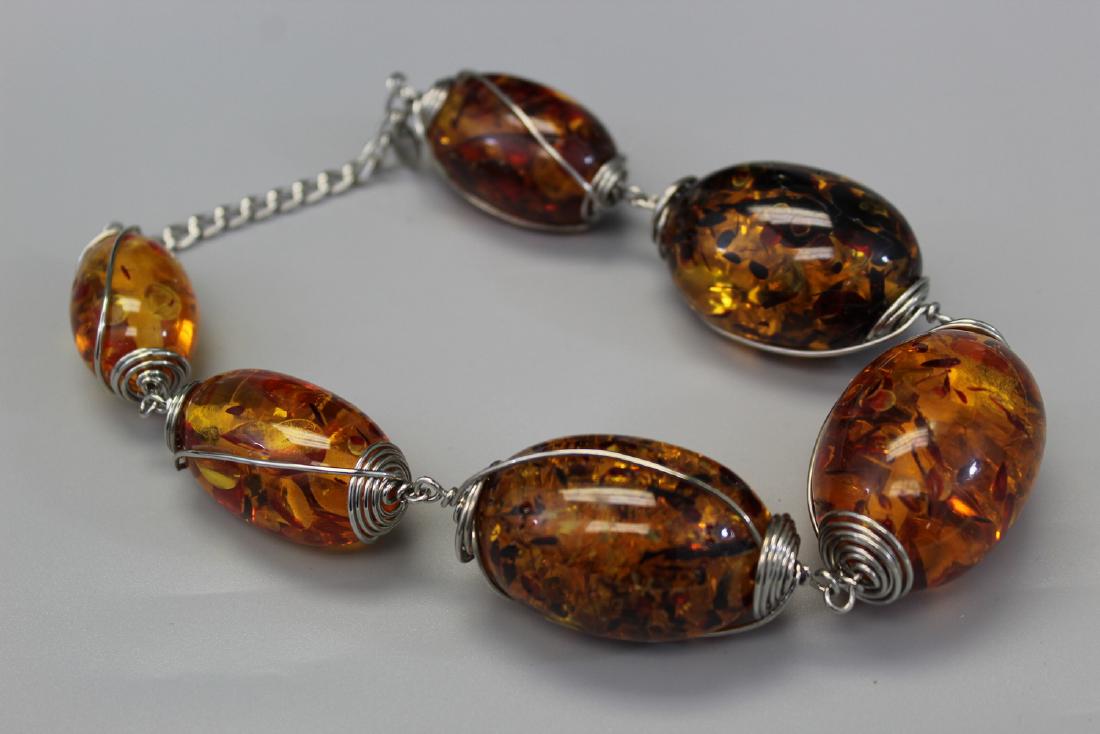 Large amber bead necklace. (1 of 2)