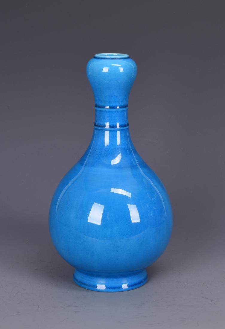 Chinese blue glaze porcelain vase, Qianlong mark. (1 of 4)
